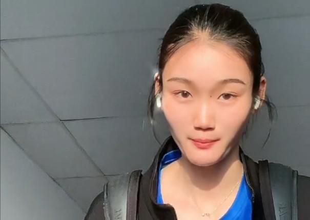 杨超越回应外界争议：有千万张嘴在跟我作对 2020-04-13 近日，在某节目的录制中，杨超越回应了外界对她的争议与评价，她表示自出道以来，整个人就像“坐火箭”一样，投身到了忙碌的演艺工作中。